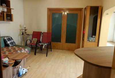 Casa 6 camere, pod 100 mp ,ICIL, pe colt,3  intrari ,2 centrale gaze ,5 bai - 8