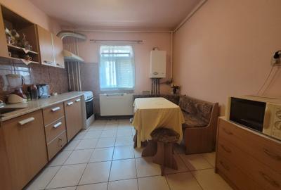 Apartament 3 camere 70 mp!