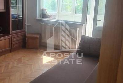 Apartament cu 3 camere, decomandat, etajul 2 , centrala proprie - 2