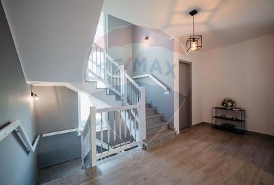 Casă / Vilă cu 4 camere de vânzare - 12