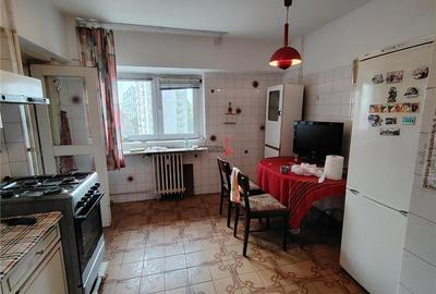 Apartament 3 camere zona Ion Mihalache cu Turda constructie 1984 - 2