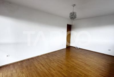 Apartament de vanzare 3 camere nemobilate cu balcon zona Trei Stejari - 3
