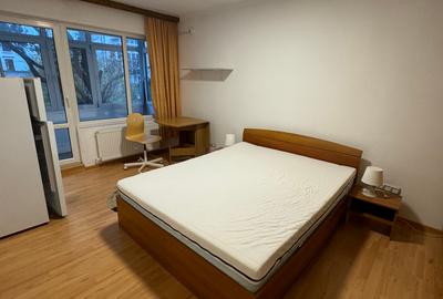 Garsonieră decomandată, mobilată în Calea Victoriei