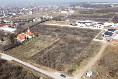 Teren de vanzare langa Curtea Regala - toate utilitatile prezente - 3