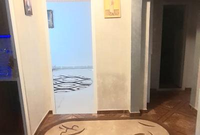 Vanzare apartament cu 4 camere si 2 bai,  decomandat, etaj 1/4  zona CET - 10