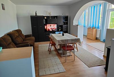 Vand casa la tara, stil neoclasic, cadru idilic - 2