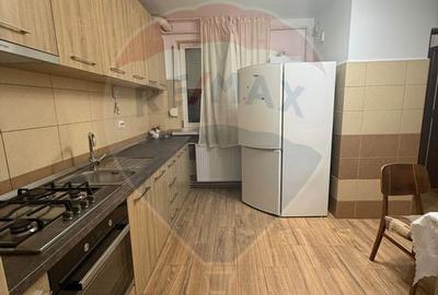 Apartament cu 3 camere de inchiriat in zona Central - 1