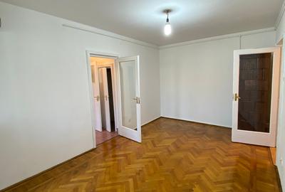 Vanzare apartament 2 camere anvelopat cu  2 etaje  din 1973 Domenii metrou 1 Mai