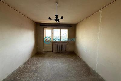 Royal Imobiliare - Vanzare Apartament zona Vest - 2