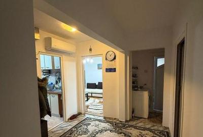 Apartament 4 camere decomandate zona Poarta 6 - 7