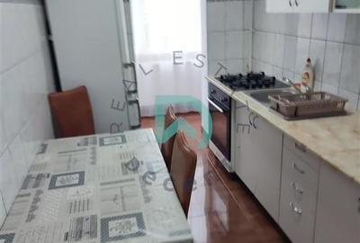 Apartament cu 3 camere decomandat în Astra