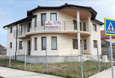 Casă individuală cu 6 camere în Dumbrăvița