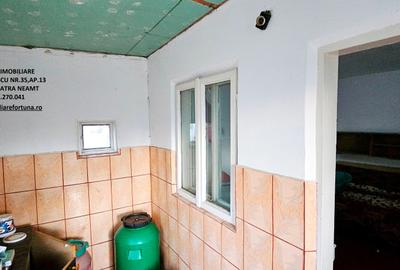 Casa individuala,cu 2 beciuri, anexe si 920 mp teren,la 10 minute de P.Neamt - 11