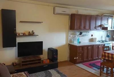 Apartament cu 3 camere semidecomandat, mobilat în Giroc