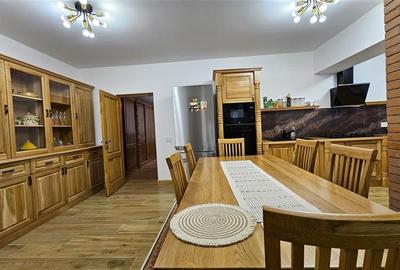 Casa renovata 200mp pe 2 niveluri,parcare, curte cu foisor,Centru, str.Nicolae B - 9