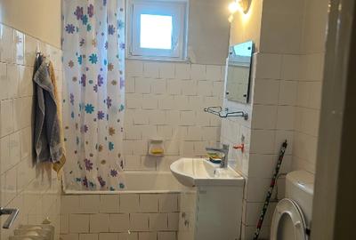 Inchiriez apartament 3 camere, etaj 1, 90 mp, loc de parcare. - 1