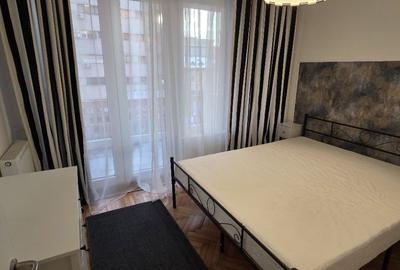 Apartament cu 3 camere semidecomandat în Romană