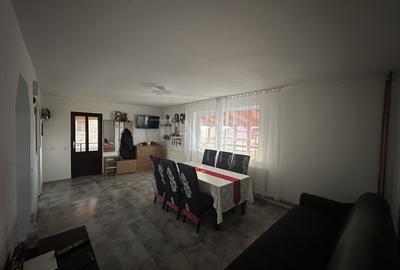 Casa de vanzare in zona  centrala a localitatii - 2