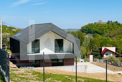 Casă arhitectură modernă cu panoramă spre Munții Făgăraș și Cetatea Cisnădioara - 3
