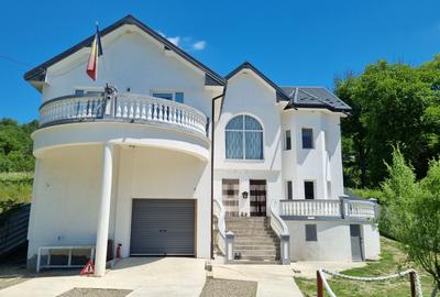 Vanzare Casa-vila cu 6 camere si teren 1900mp in Soimari-Prahova