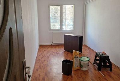 Apartament de 4 camere ( CU CENTRALA )-Parc Racheta-Comision 0%