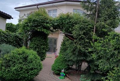 Casă cu 5 camere în CET