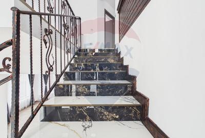 Casă / Vilă cu 5 camere de vânzare - 42