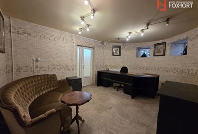 Apartament cu 3 camere semidecomandat, mobilat în Central