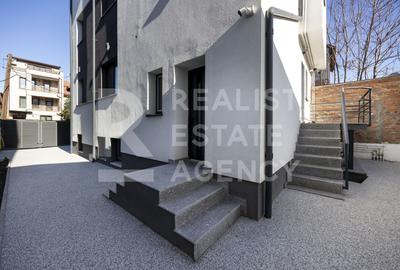 Vilă 8 camere, potrivită pentru birouri, echipe IT, avocați,zona 1 Mai - 48