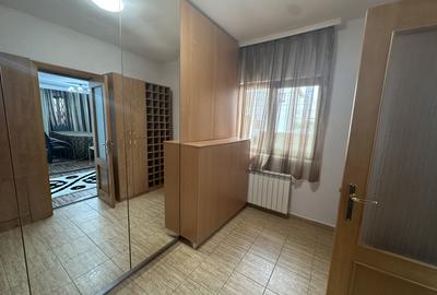 Vila individuală de vânzare cu 8 camere în zona 13 Septembrie - 10