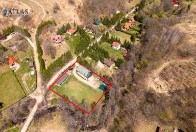 Vile turistice, locație montană superbă, la marginea pârâului,  2600 mp teren - 36