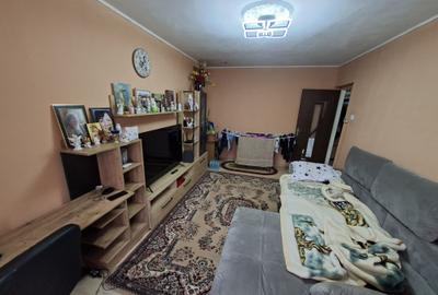 Apartament cu 3 camere, decomandat, etajul 2/4, zona Galata - 2