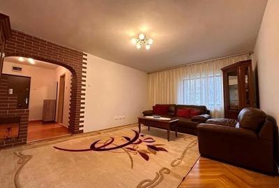 Apartament cu 3 camere decomandat în Piața Unirii