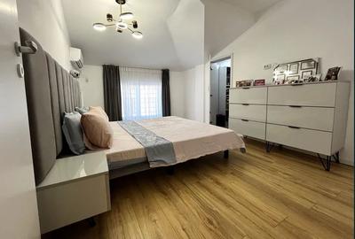 Apartament cu 3 camere decomandat în Vitan