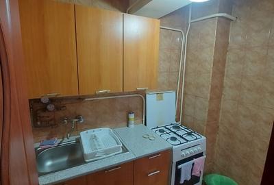 Garsoniera - zona Podu Ros - spatele Garii Nicolina, Spitalul de Recuperare - 1