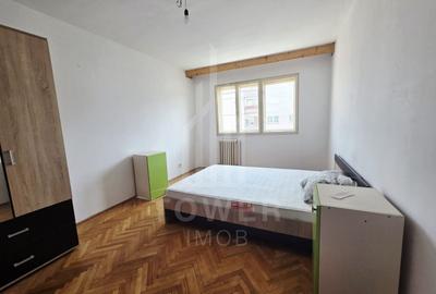 Apartament cu 4 camere decomandat în Vasile Aaron