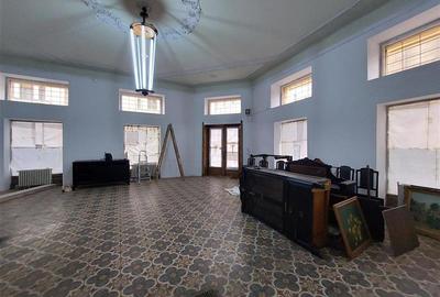 Spațiu comercial, de 400 mp, în Central