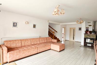 Proprietate de exceptie-Vila mobilata si utilata,plus anexa si teren,mun.P.Neamt - 1