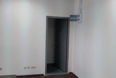 Blv. Iuliu Maniu 130 mp trafic intens vizibilitate buna - 4