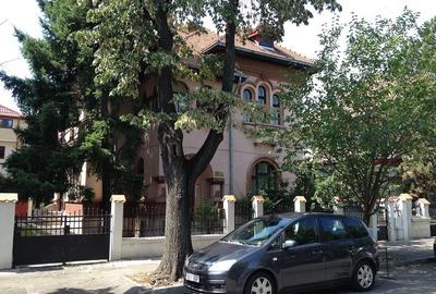 Apartament în Vilă Domenii-Cașin | 3 Camere, Curte 250mp & 4 Locuri Parcare - 1