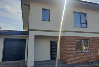 Duplex cu 4 camere în Florești