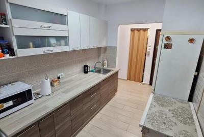 Inchiriere apartament 2 camere  etaj intermediar Tractorul- Goga - 9