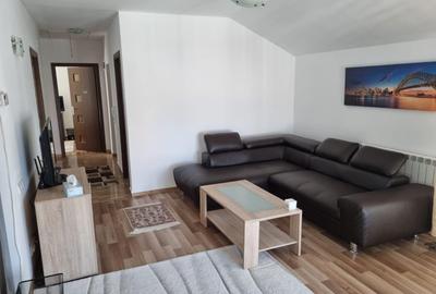 Apartament cu 3 camere semidecomandat în Zorilor