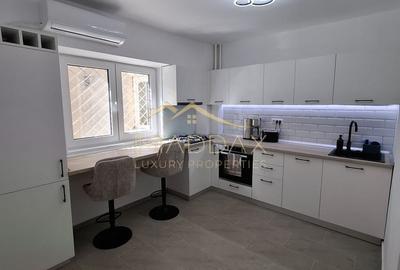 Apartament cu 3 camere, mobilat în Tineretului