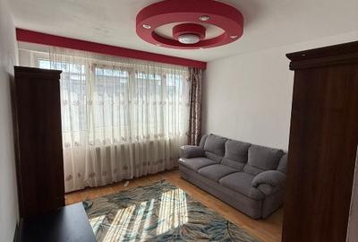 Apartament cu 2 camere decomandat, mobilat în Central