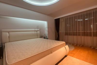 Apartament cu 3 camere decomandat în P-ța Unirii