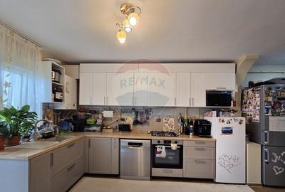 Apartament cu 3 camere de vânzare, parcare– Șesul de Sus, Florești - 2