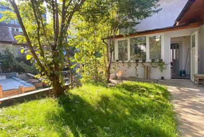 Apartament spatios cu 2 camere • Acces curte • Piata Mihai Viteazu - 1