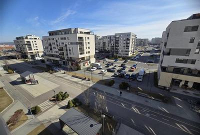 Apartament cu 2 camere decomandat, mobilat în Tractorul