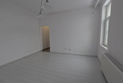 Imobil Central 355 mp | D+P+1+M | Consolidat & Renovant | 9 Camere - 16